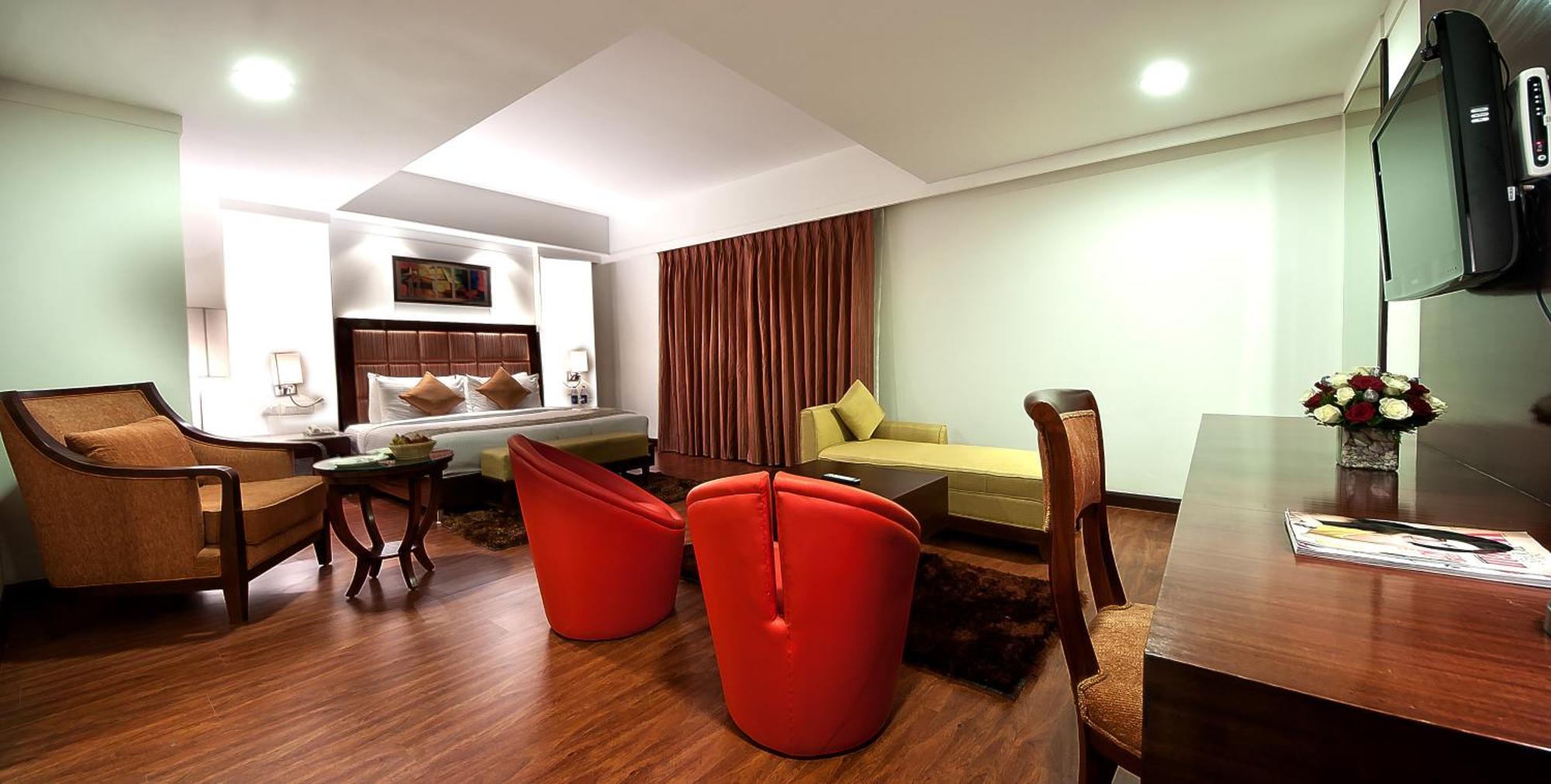 The Golden Plaza Hotel Panchkula Exterior foto