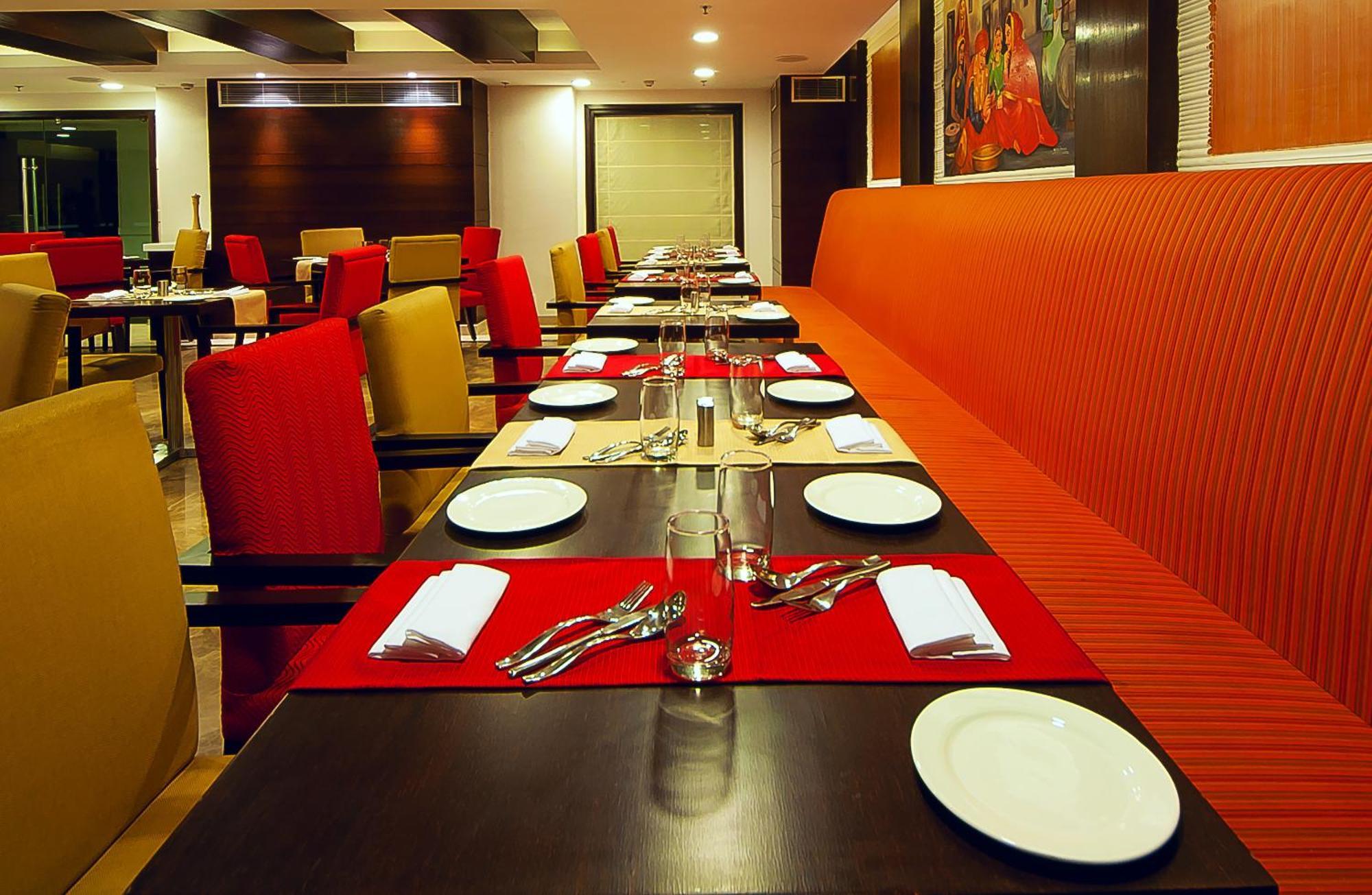 The Golden Plaza Hotel Panchkula Exterior foto