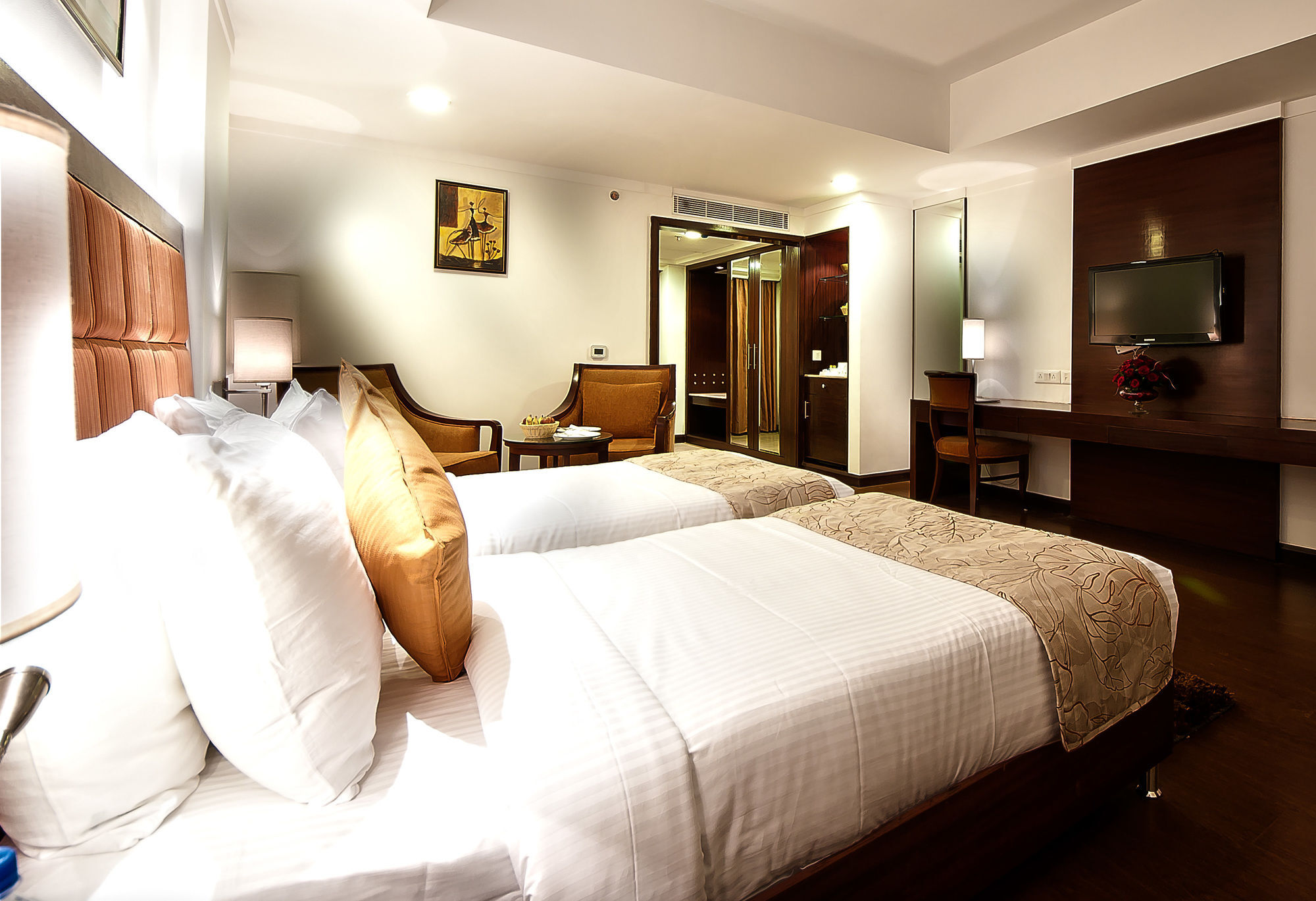 The Golden Plaza Hotel Panchkula Exterior foto