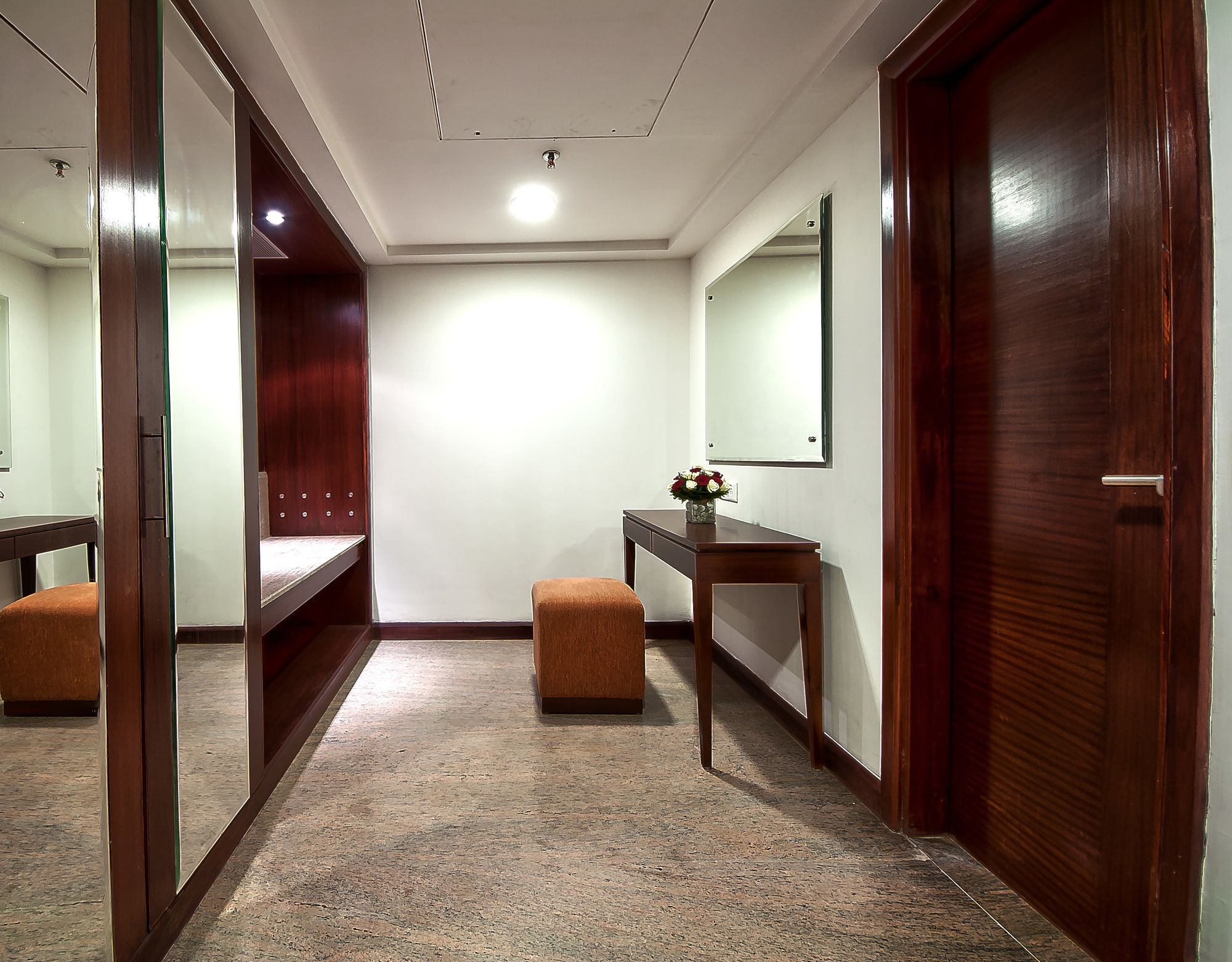The Golden Plaza Hotel Panchkula Exterior foto