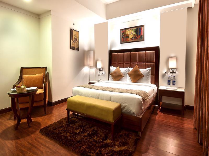 The Golden Plaza Hotel Panchkula Exterior foto